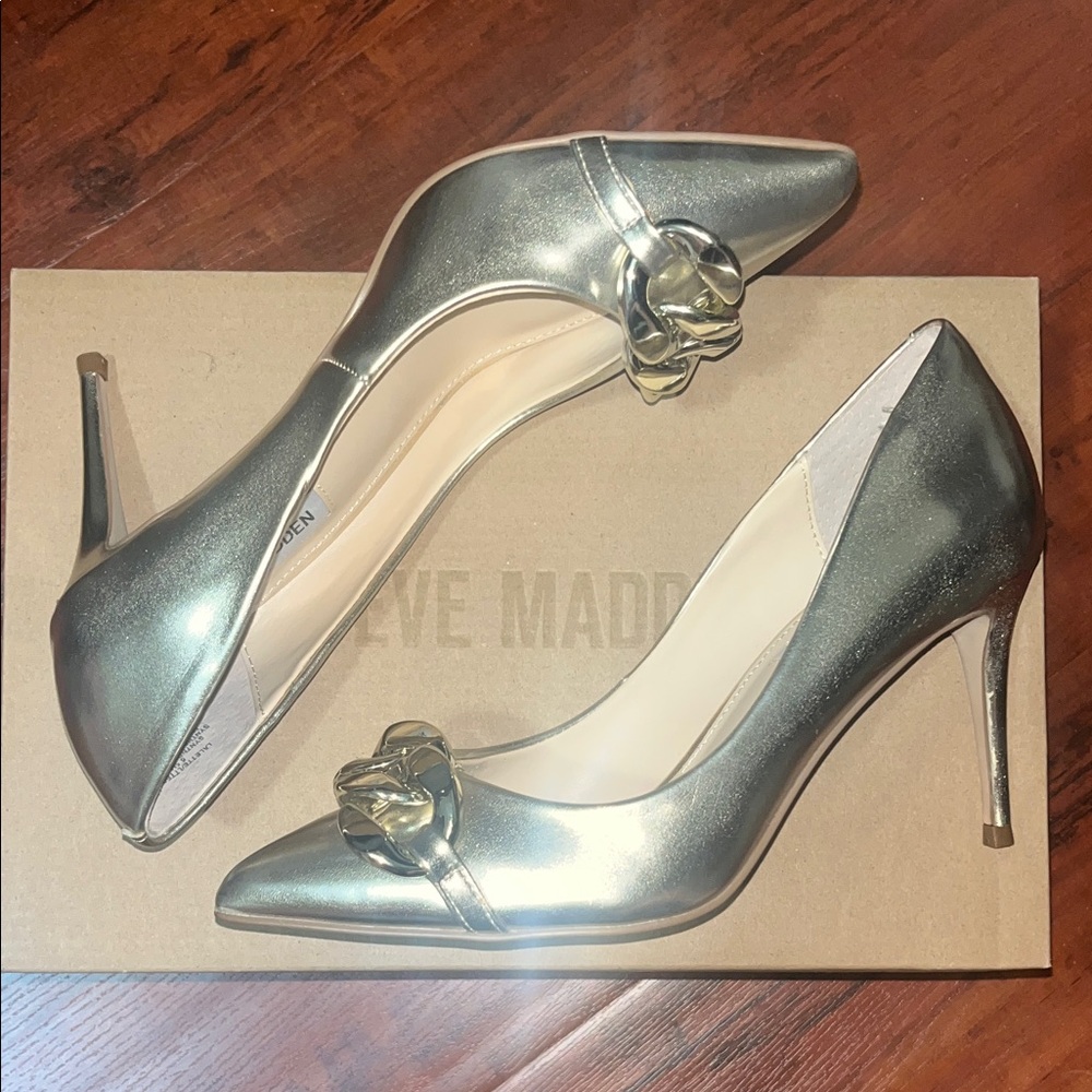 Steve Madden Gold Heels - Picture 4 of 8